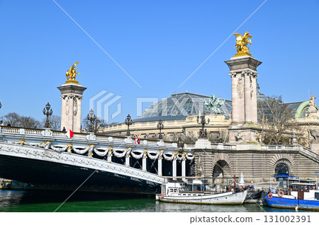 Beautiful view of Paris from a Seine River cruise ship Beautiful view of Paris from a Seine River cruise ship 131002391