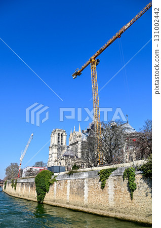 從塞納河遊船上欣賞巴黎的美景 從塞納河遊船上欣賞巴黎的美景 131002442