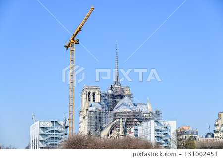 從塞納河遊船上欣賞巴黎的美景 從塞納河遊船上欣賞巴黎的美景 131002451