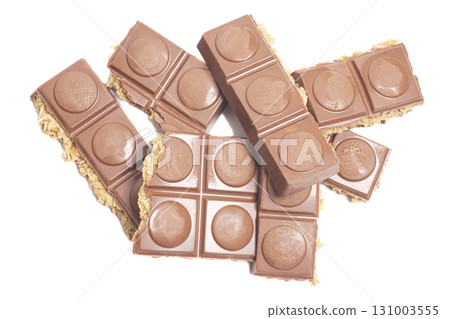 Dubai Chocolate with green kadayif and pistachio spread 131003555