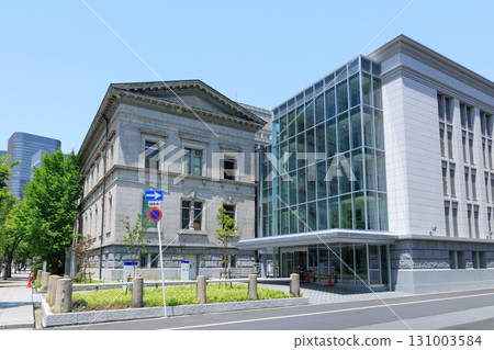 The new building of Osaka Prefectural Nakanoshima Library in early summer (Kita-ku, Osaka City, Osaka Prefecture) The new building of Osaka Prefectural Nakanoshima Library in early summer (Kita-ku, Osaka City, Osaka Prefecture) 131003584