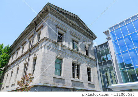 The new building of Osaka Prefectural Nakanoshima Library in early summer (Kita-ku, Osaka City, Osaka Prefecture) 131003585