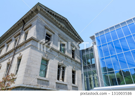 The new building of Osaka Prefectural Nakanoshima Library in early summer (Kita-ku, Osaka City, Osaka Prefecture) 131003586