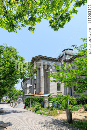 初夏的大阪府立中之島圖書館（大阪府大阪市北區） 131003591