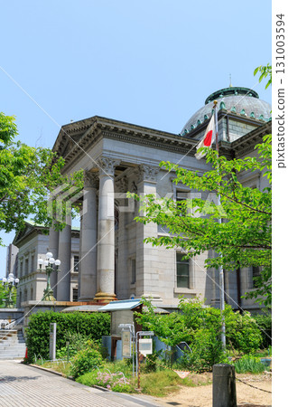 初夏的大阪府立中之島圖書館（大阪府大阪市北區） 131003594