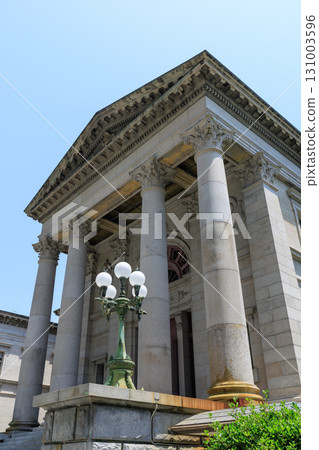 Osaka Prefectural Nakanoshima Library in early summer (Kita-ku, Osaka City, Osaka Prefecture) 131003596