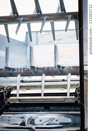 Manure spreader agricultural machinery. 131003712