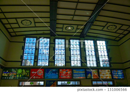 Many lamps in the windows of Otaru Station 131006566
