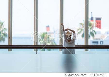 婦女去旅行 131007519