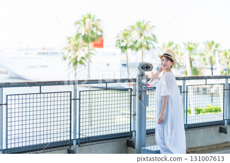 一個喜歡旅行的年輕女子 131007613