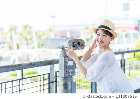 一個喜歡旅行的年輕女子 131007619