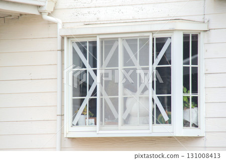 X-shaped lattice bay window 131008413