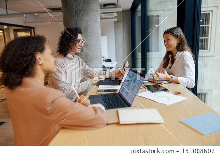 Collaborating Effectively as a Team in a Contemporary Office or Workspace Environment Collaborating Effectively as a Team in a Contemporary Office or Workspace Environment 131008602