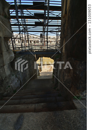 法國尼姆古羅馬圓形劇場內的走廊(拍攝於2025年8月13日) 法國尼姆古羅馬圓形劇場內的走廊(拍攝於2025年8月13日) 131009053