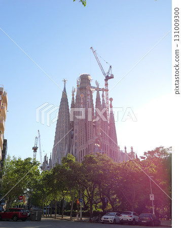 Spain, Barcelona, Sagrada Familia, early morning in May 131009300