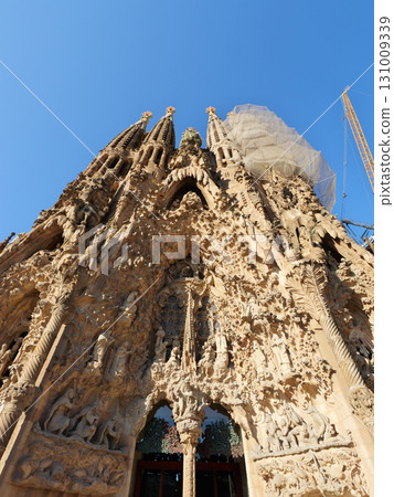 西班牙，巴塞隆納，聖家堂，聖誕立面，五月清晨 131009339