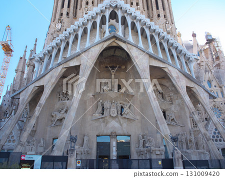 西班牙，巴塞隆納，聖家堂，受難立面，五月的清晨 131009420