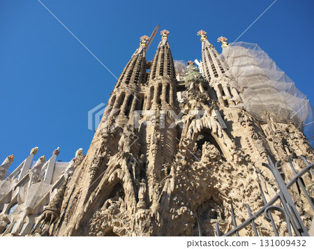 西班牙，巴塞隆納，聖家堂，聖誕立面，五月清晨 131009432
