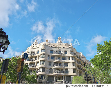 西班牙，巴塞隆納，米拉之家，五月的陽光 131009503