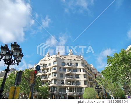 西班牙，巴塞隆納，米拉之家，五月的陽光 131009504