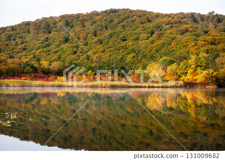 Autumn in Hachimantai, a beautiful morning at Lake Onuma, Akita Prefecture Autumn in Hachimantai, a beautiful morning at Lake Onuma, Akita Prefecture 131009682