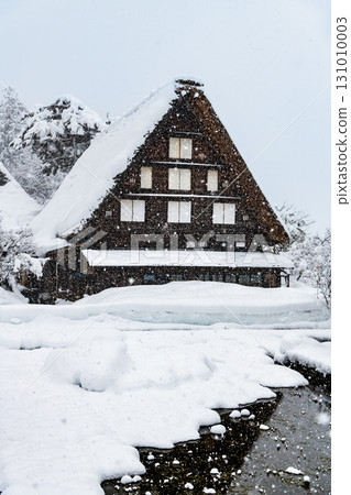 Snow scenery of Shirakawago 131010003