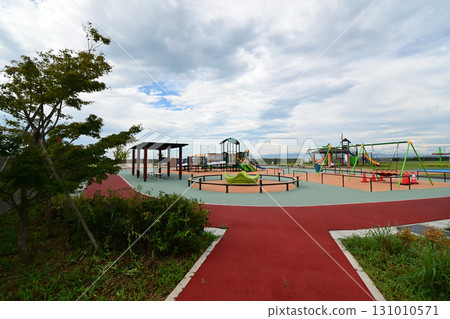 A park with a great view built on a super levee 131010571