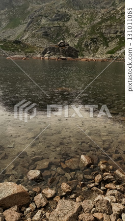 Rain falling on the transparent waters of strbske pleso in the high tatras mountains, slovakia 131011065