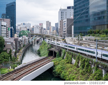 【聖橋】穿越神田川大橋的特快「梓」線、「總武」線列車 131011147