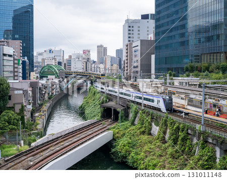 【聖橋】穿越神田川大橋的特快「梓」線、「總武」線列車 131011148