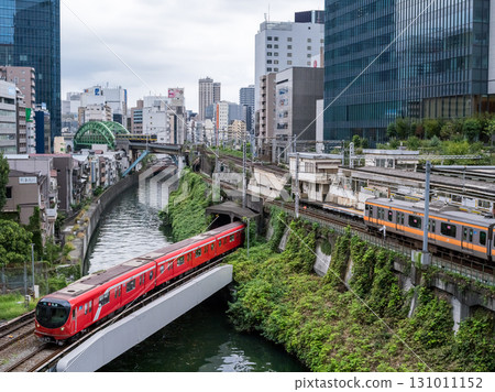 [Hijiri Bridge] Trains crossing from three directions 131011152