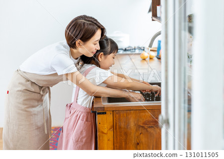Mom washing her hands with her child 131011505