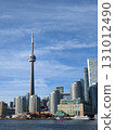 從湖畔欣賞加拿大國家電視塔和建築物 131012490