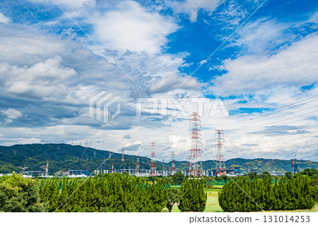 View of the riverbed from the Yodo River embankment, Hirakata City, Osaka Prefecture 131014253