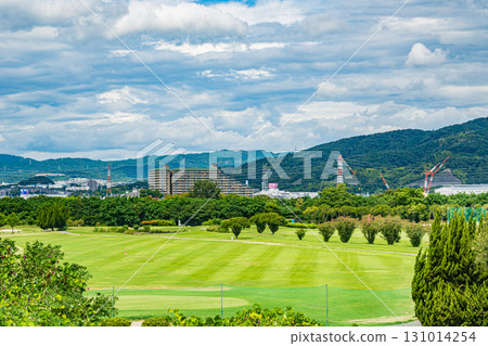 Golf course on the Yodo River riverbank, Hirakata City, Osaka Prefecture 131014254