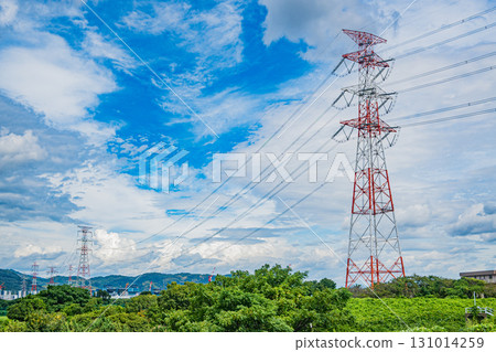 Steel tower standing on the banks of the Yodo River, Hirakata City, Osaka Prefecture 131014259