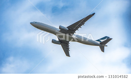 國泰航空客機升上藍天 國泰航空客機升上藍天 131014582