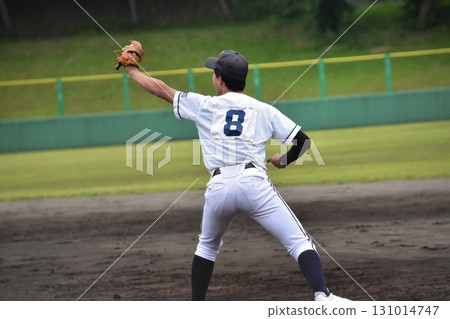 First baseman catches the ball 131014747