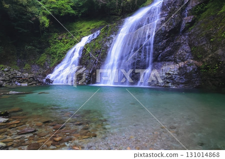 美麗的瀑布 美麗的瀑布 131014868