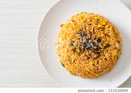 fried rice with egg in Korean style fried rice with egg in Korean style 131016004