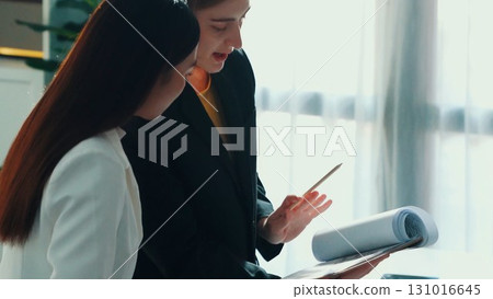 Top view of smart business woman talking and give house design. Alimentation. 131016645