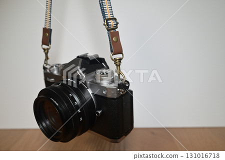 A combination of a retro camera and a Japanese-style Sanada cord strap 131016718
