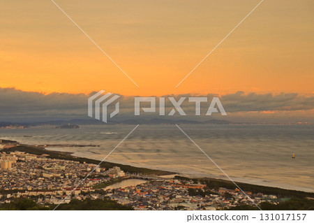 15號颱風過後的相模灣～接連湧來的海浪如條紋般～ 131017157