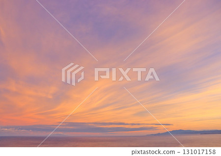 夕陽下的雲與相模灣～從湘南台眺望伊豆半島～ 131017158