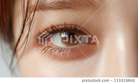 美麗的人眼的微距特寫 131018668