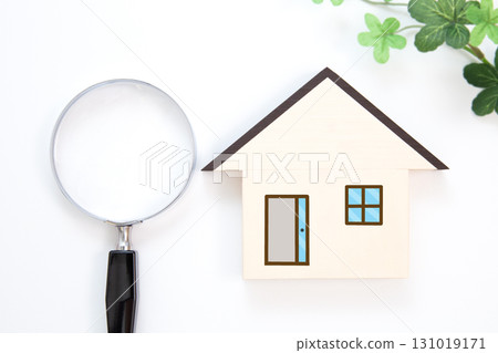 Housing and magnifying glass Housing and magnifying glass 131019171