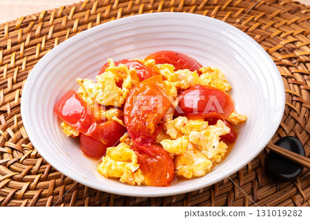 Fried tomato and egg 131019282