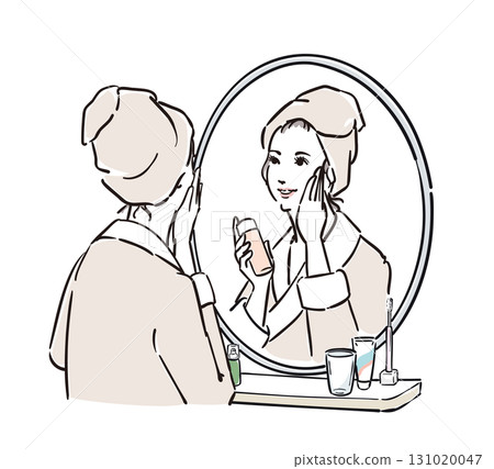 穿著浴袍的女人站在鏡子前進行皮膚護理 131020047