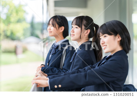 Smiling junior high school student, high school student, girl, student, high school girl (exam, grades) Smiling junior high school student, high school student, girl, student, high school girl (exam, grades) 131020051