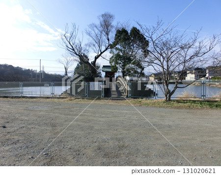 Itsukushima Shrine (Bentensha Shrine) in Oiso Town, Naka District, Kanagawa Prefecture 131020621